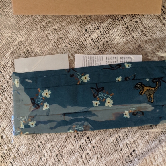 💥Last One Rexy Face Mask w/ Floral Print in Blue - Picture 4 of 5